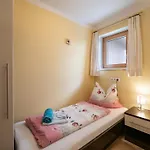 Ahornegg Apartman Tux