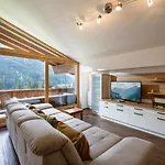Ahornegg Apartman Tux
